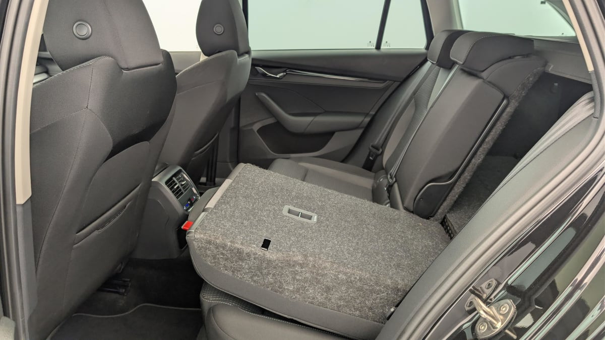 Vente en ligne Skoda Octavia Combi 1.4 TSI PHEV iV 204 ch DSG6e Ambition au prix de 25 420 €