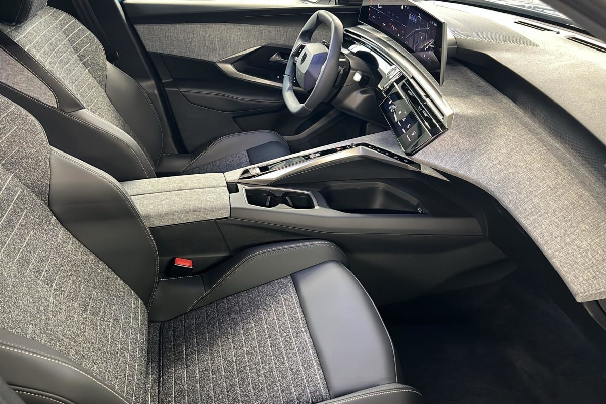 Vente en ligne Peugeot 3008 Hybrid 145 e-DCS6 Allure au prix de 29 130 €