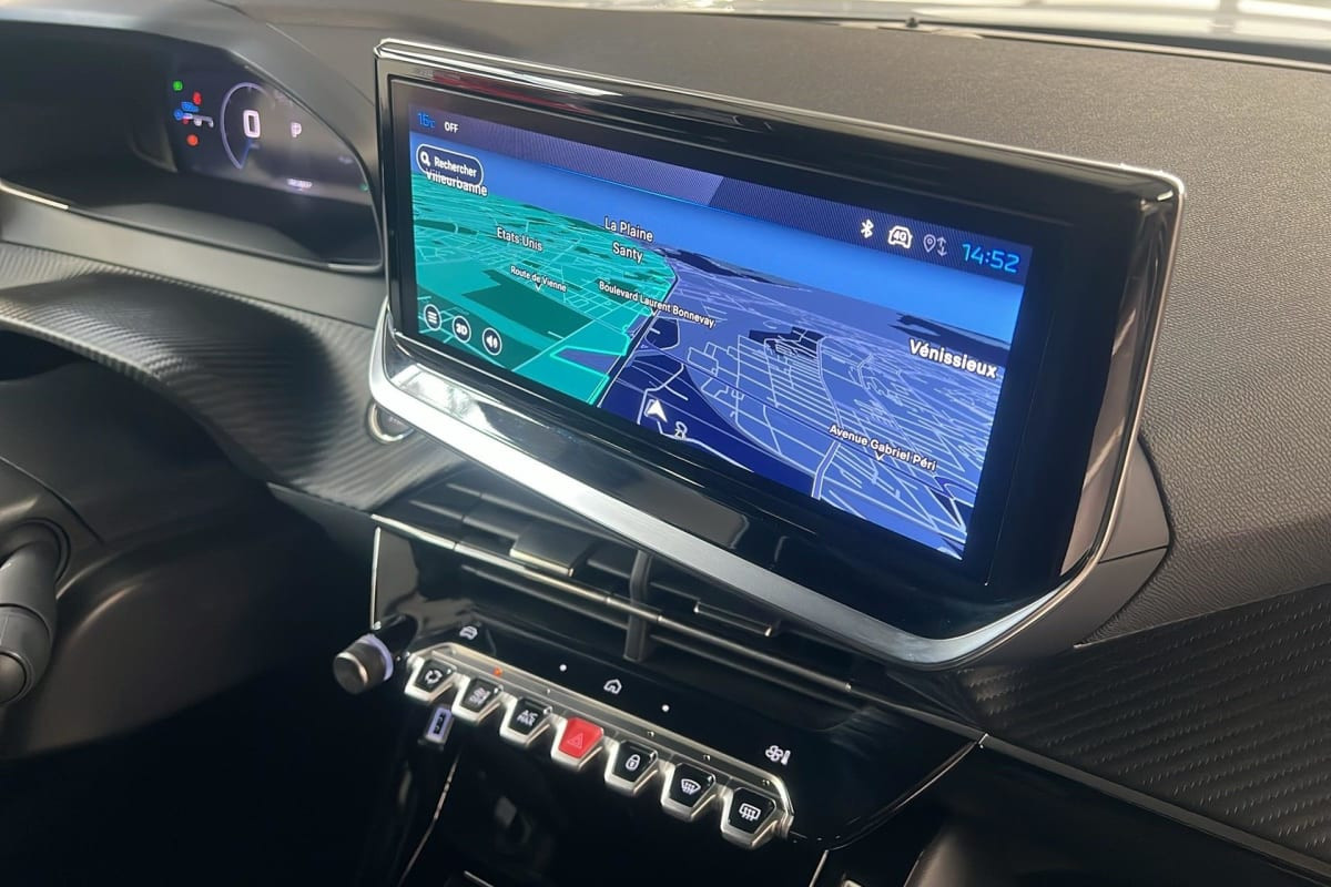 Vente en ligne Peugeot 2008 Hybrid 145 e-DCS6 Allure au prix de 23 360 €