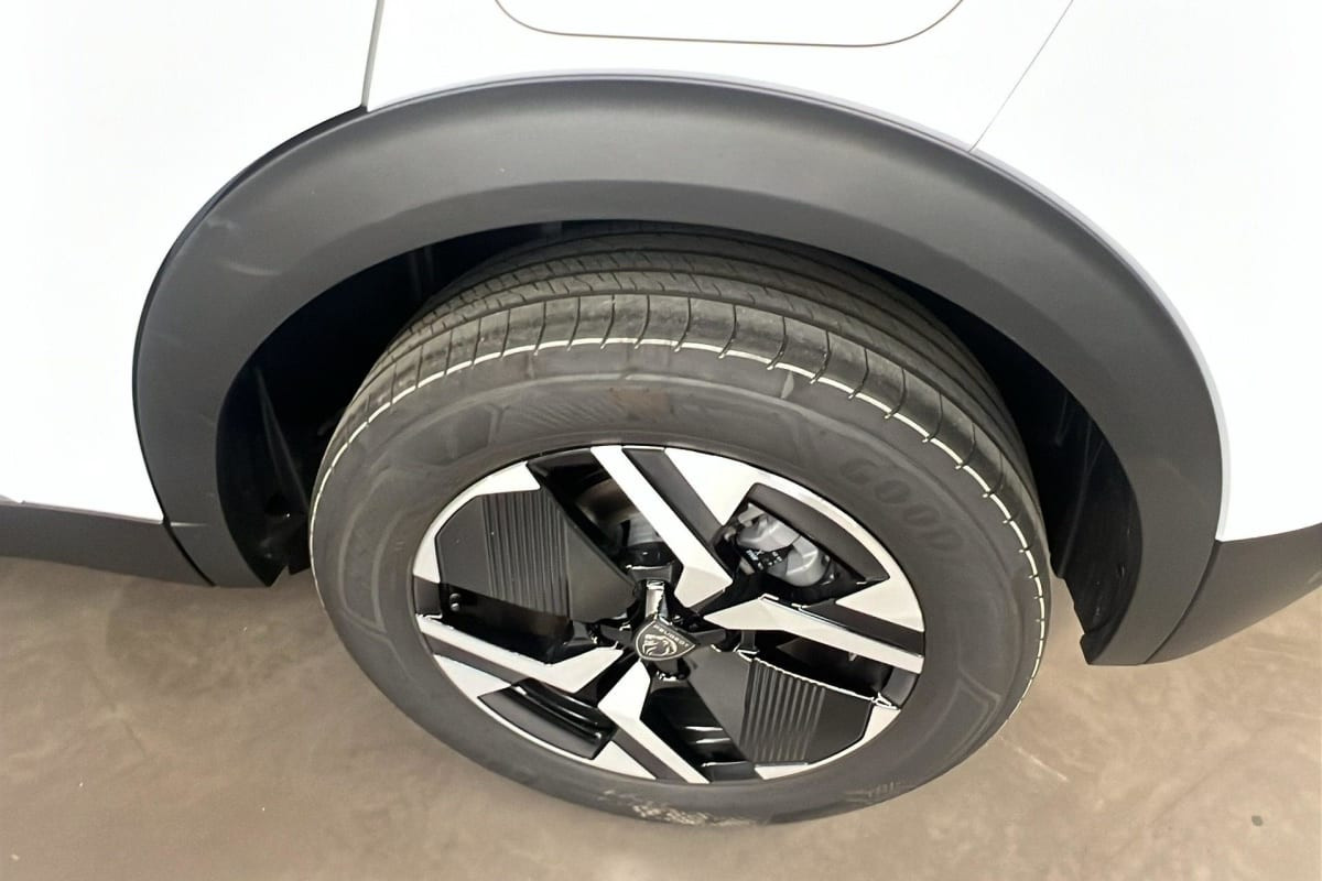 Vente en ligne Peugeot 2008 Hybrid 145 e-DCS6 Allure au prix de 23 360 €