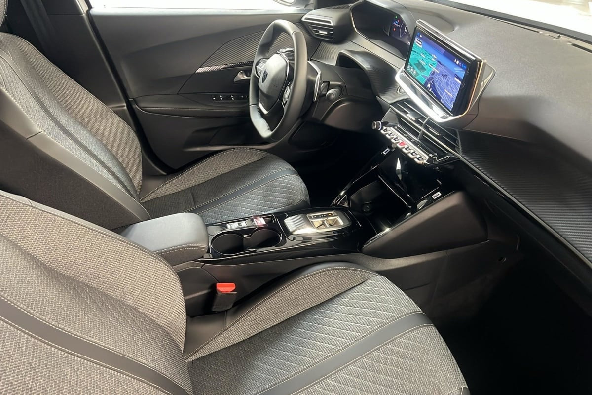 Vente en ligne Peugeot 2008 Hybrid 145 e-DCS6 Allure au prix de 23 360 €