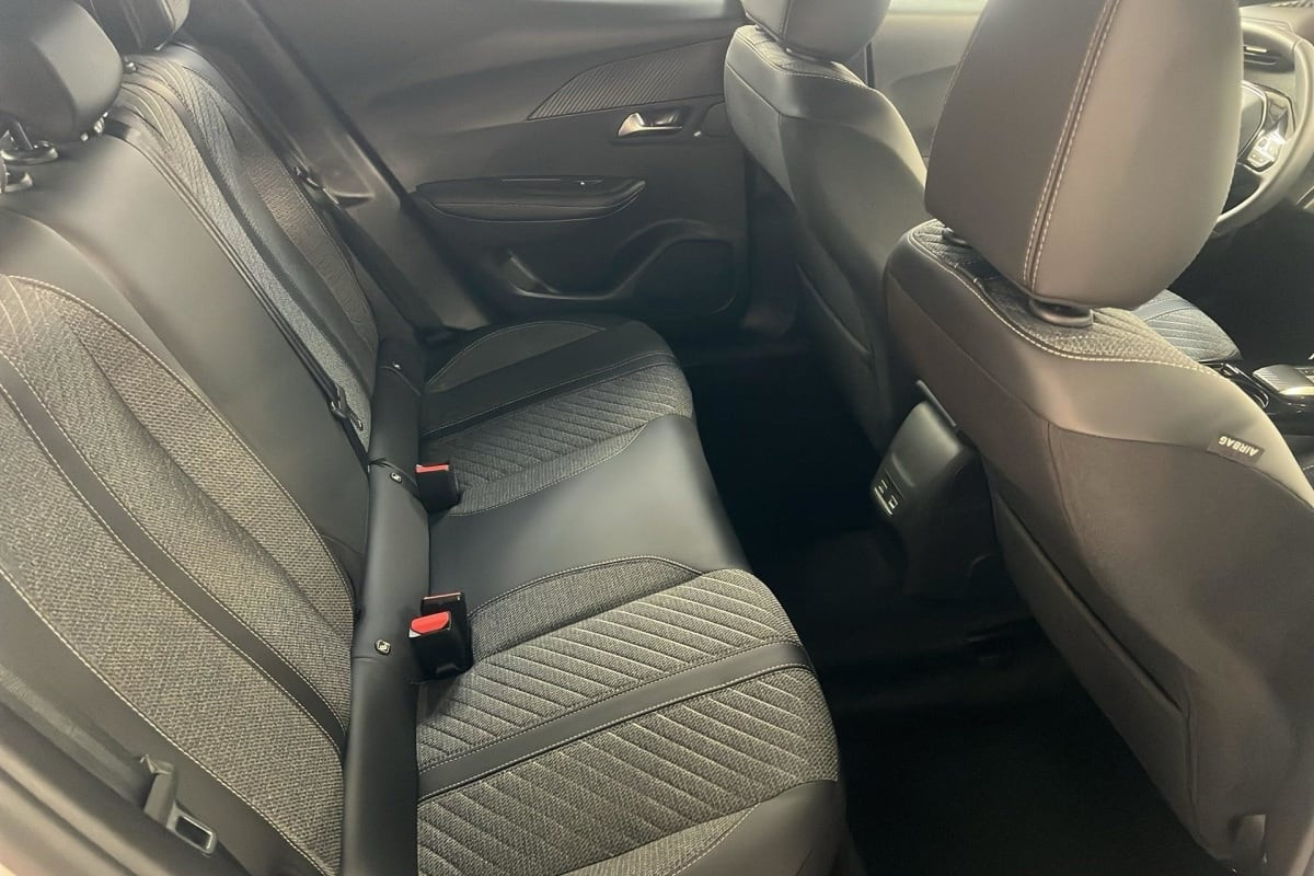 Vente en ligne Peugeot 2008 Hybrid 145 e-DCS6 Allure au prix de 23 360 €