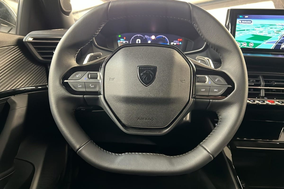 Vente en ligne Peugeot 2008 Hybrid 145 e-DCS6 Allure au prix de 23 360 €