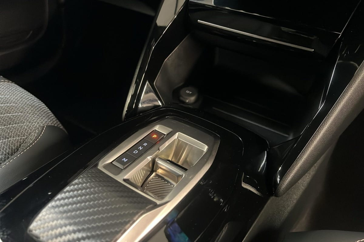 Vente en ligne Peugeot 2008 Hybrid 145 e-DCS6 Allure au prix de 23 360 €