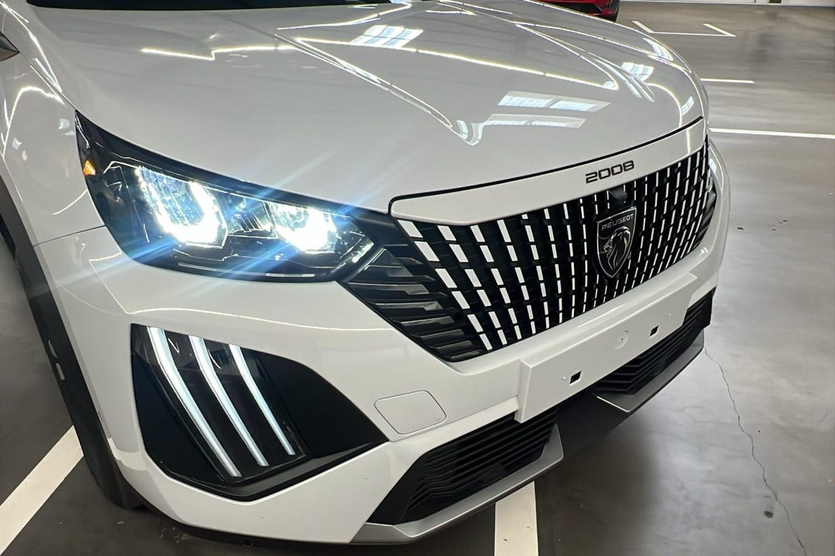 Vente en ligne Peugeot 2008 Hybrid 145 e-DCS6 Allure au prix de 23 360 €