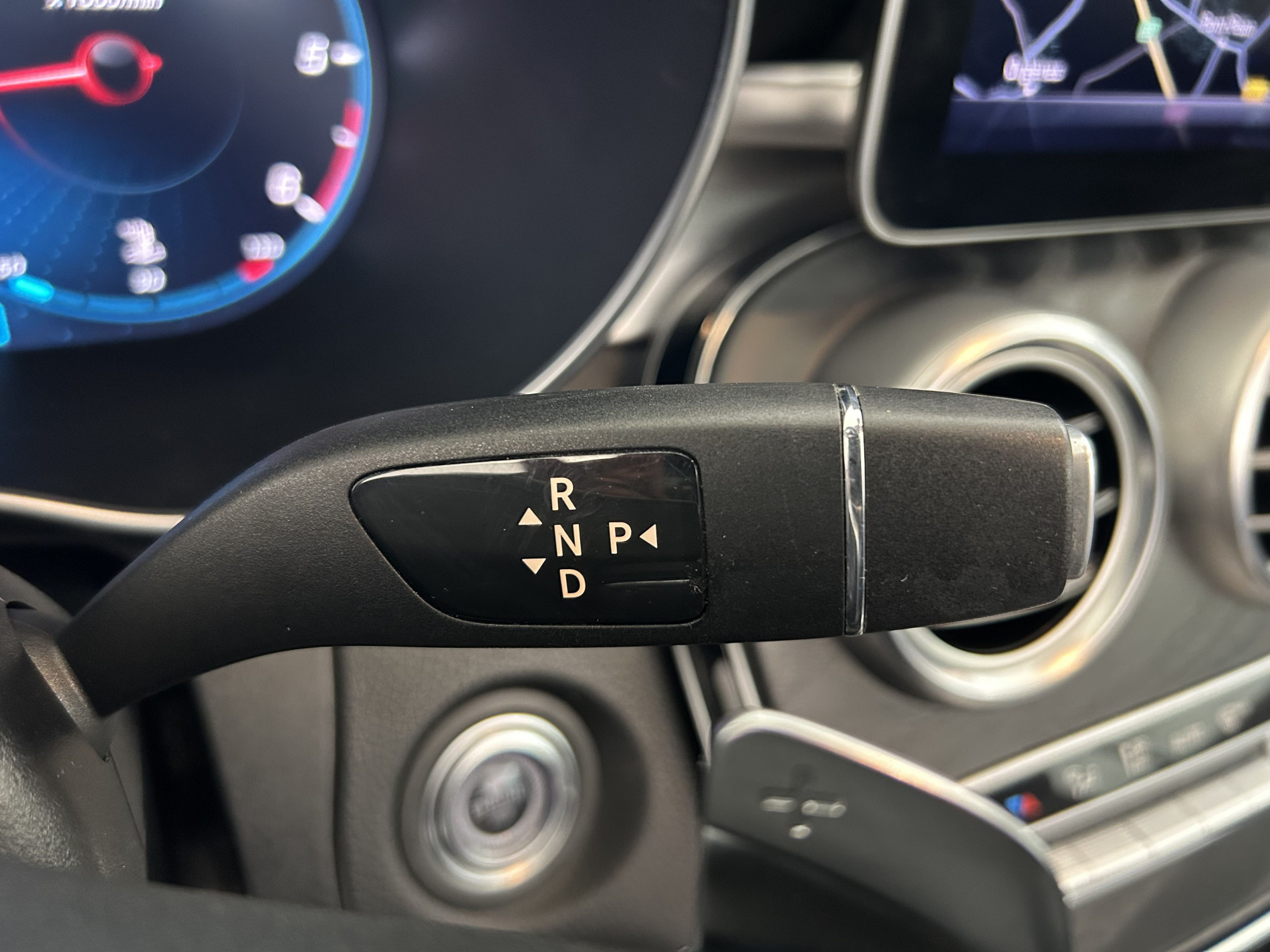 Vente en ligne Mercedes Classe C 220 d 194ch AMG Line 9G-Tronic + Attelage au prix de 29 980 €