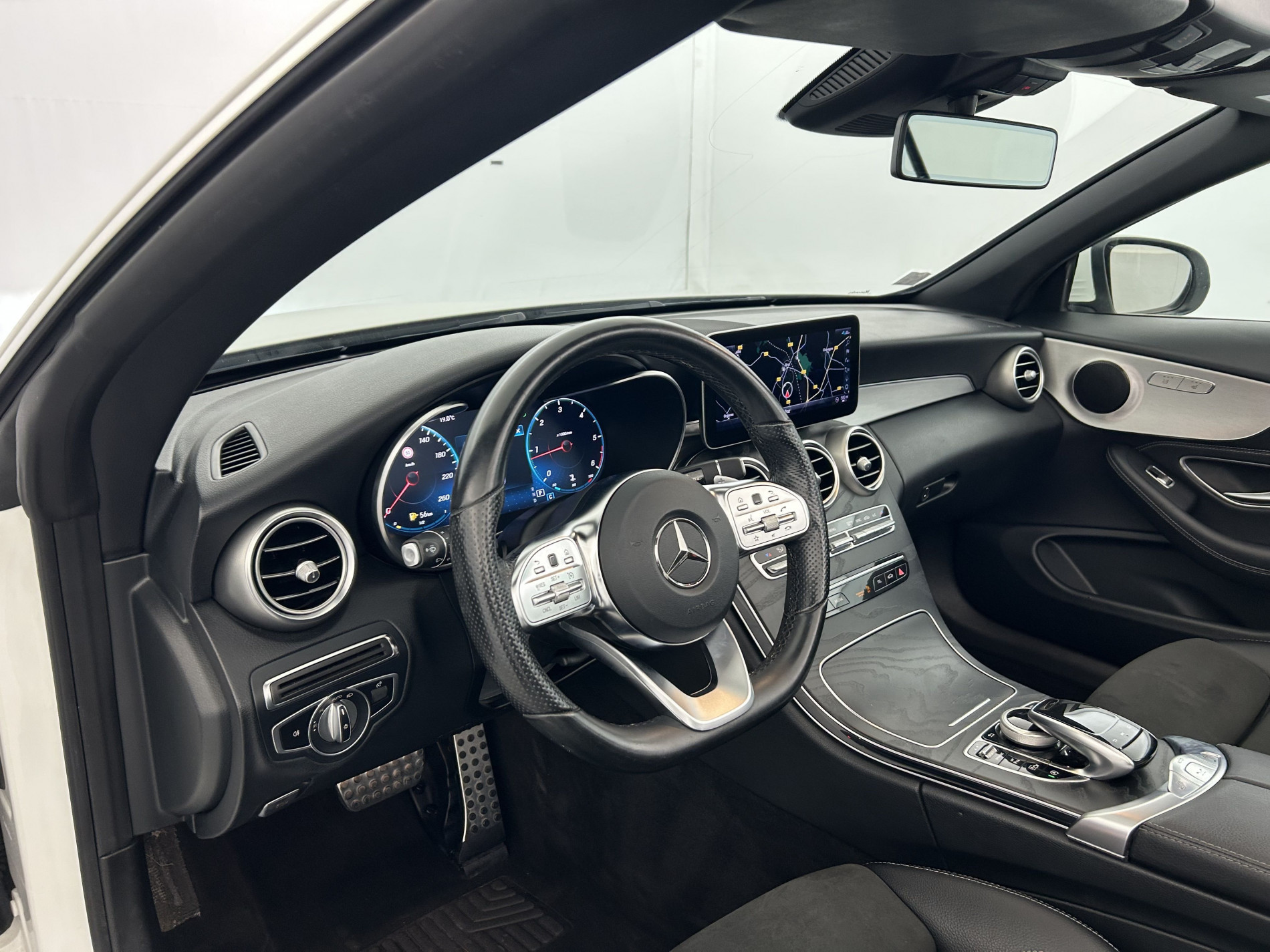 Vente en ligne Mercedes Classe C 220 d 194ch AMG Line 9G-Tronic + Attelage au prix de 29 980 €