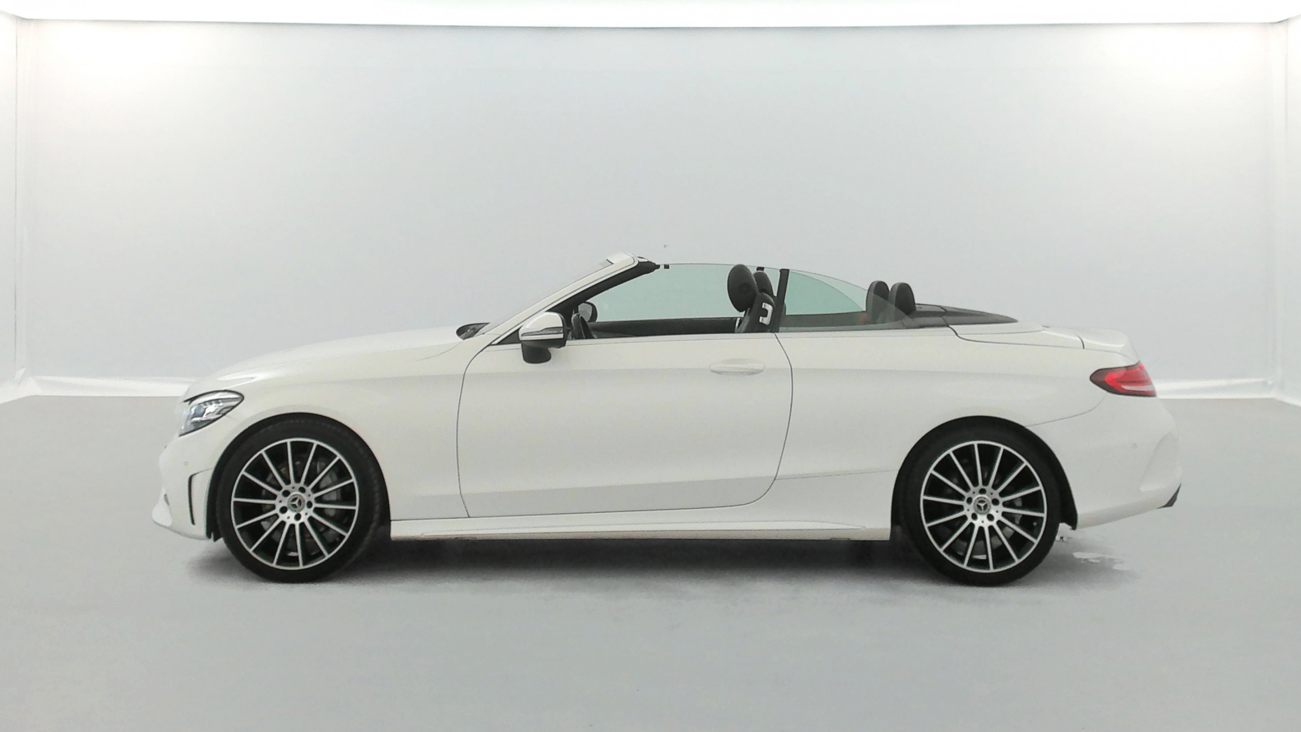 Vente en ligne Mercedes Classe C 220 d 194ch AMG Line 9G-Tronic + Attelage au prix de 29 980 €
