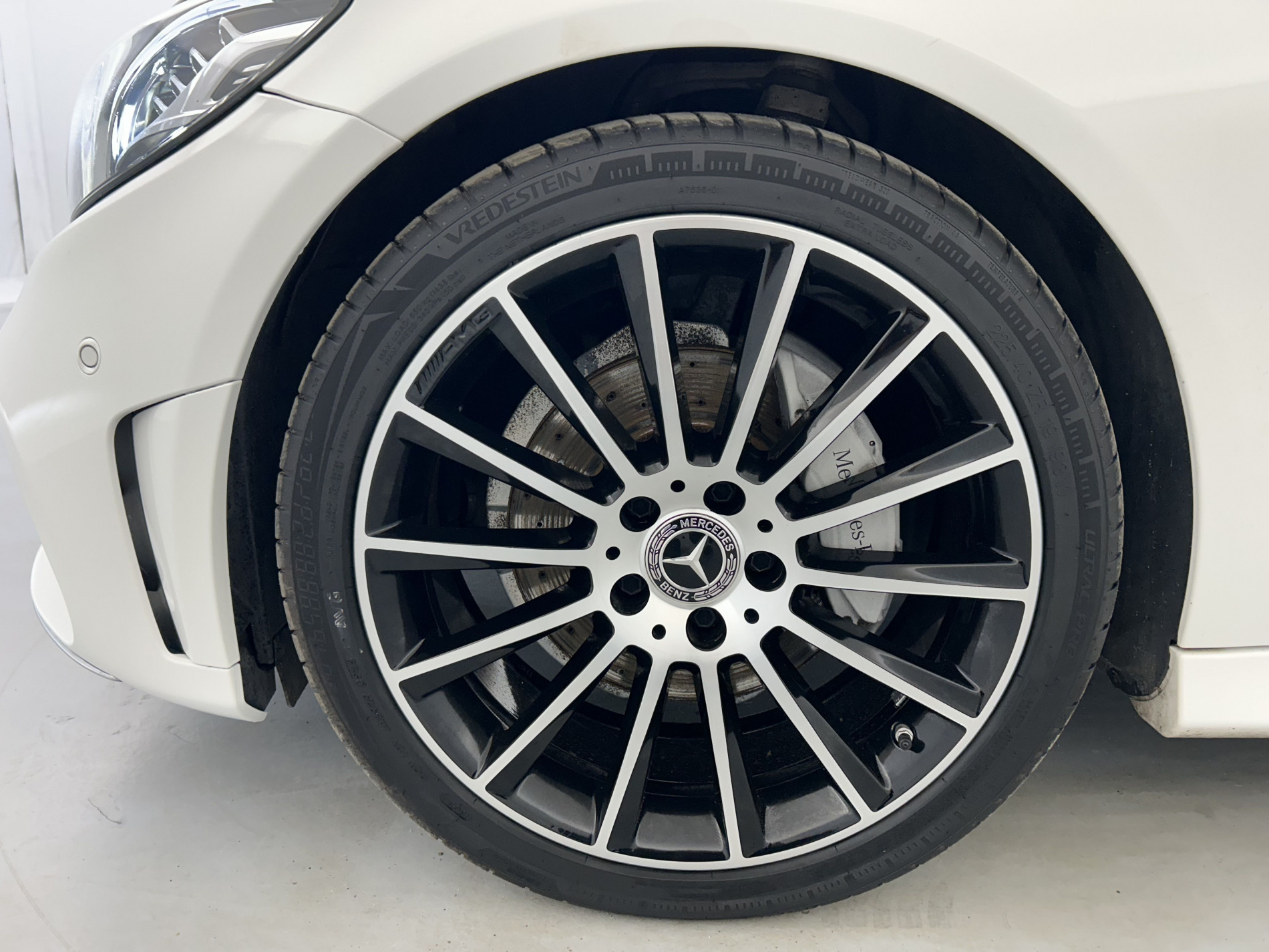 Vente en ligne Mercedes Classe C 220 d 194ch AMG Line 9G-Tronic + Attelage au prix de 29 980 €