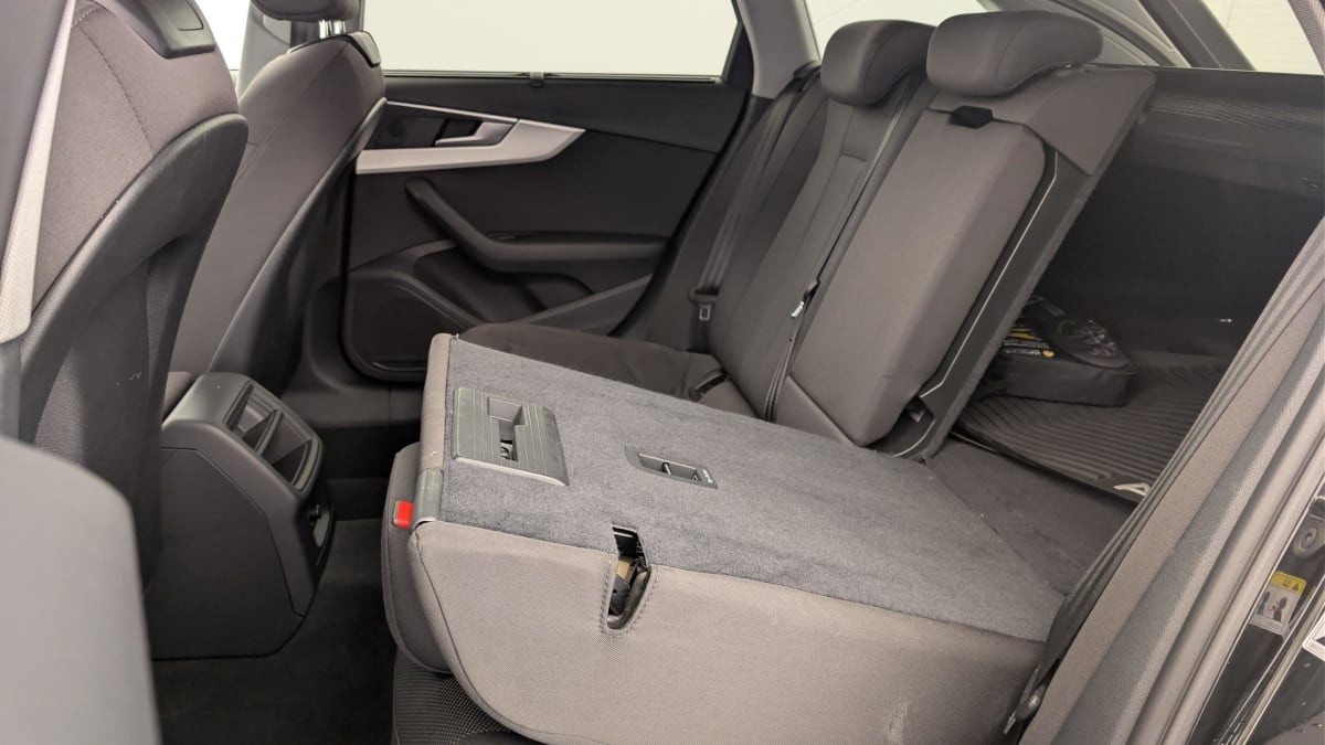 Vente en ligne Audi A4 Avant 35 TFSI 150 S tronic 7 Design au prix de 25 420 €