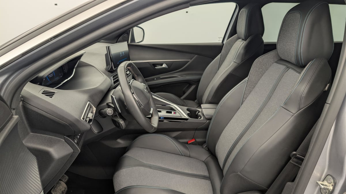 Vente en ligne Peugeot 5008 Hybrid 136 e-DCS6 Allure Pack au prix de 27 480 €