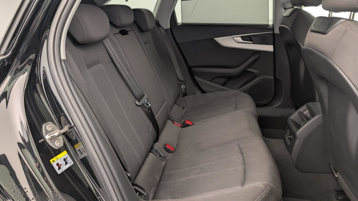 Vente en ligne Audi A4 Avant 35 TFSI 150 S tronic 7 Design au prix de 25 420 €