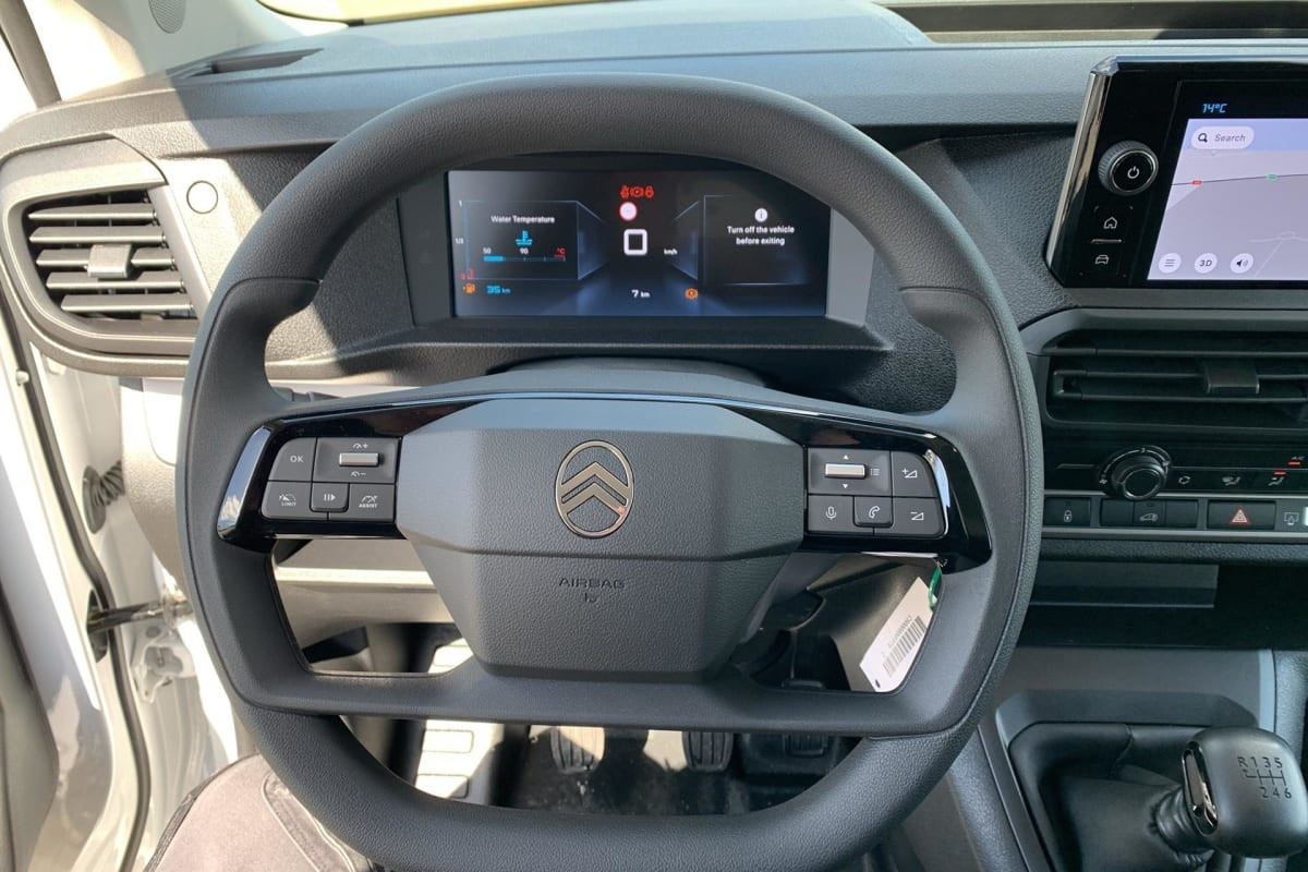 Vente en ligne Citroën Jumpy Fourgon JUMPY FGN M BLUEHDI 120 S S BVM6 au prix de 26 710 €