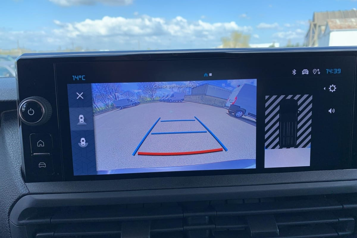 Vente en ligne Citroën Jumpy Fourgon JUMPY FGN M BLUEHDI 120 S S BVM6 au prix de 26 710 €