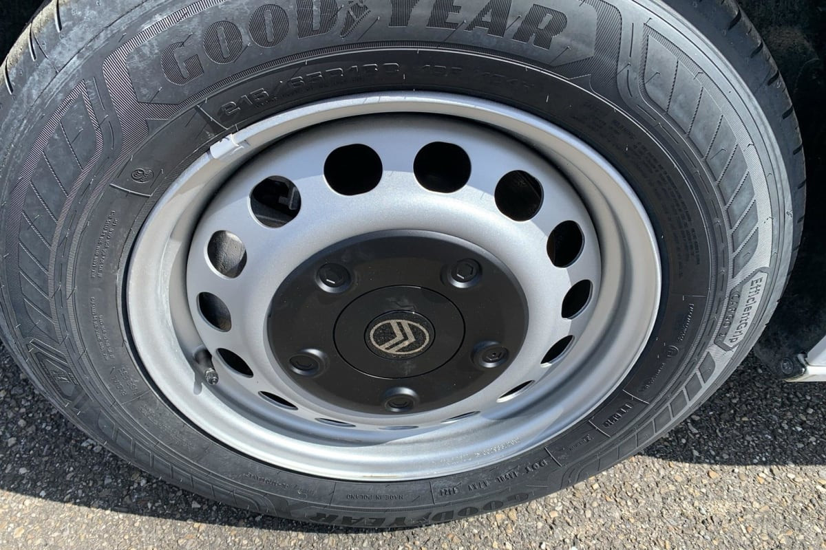 Vente en ligne Citroën Jumpy Fourgon JUMPY FGN M BLUEHDI 120 S S BVM6 au prix de 26 710 €