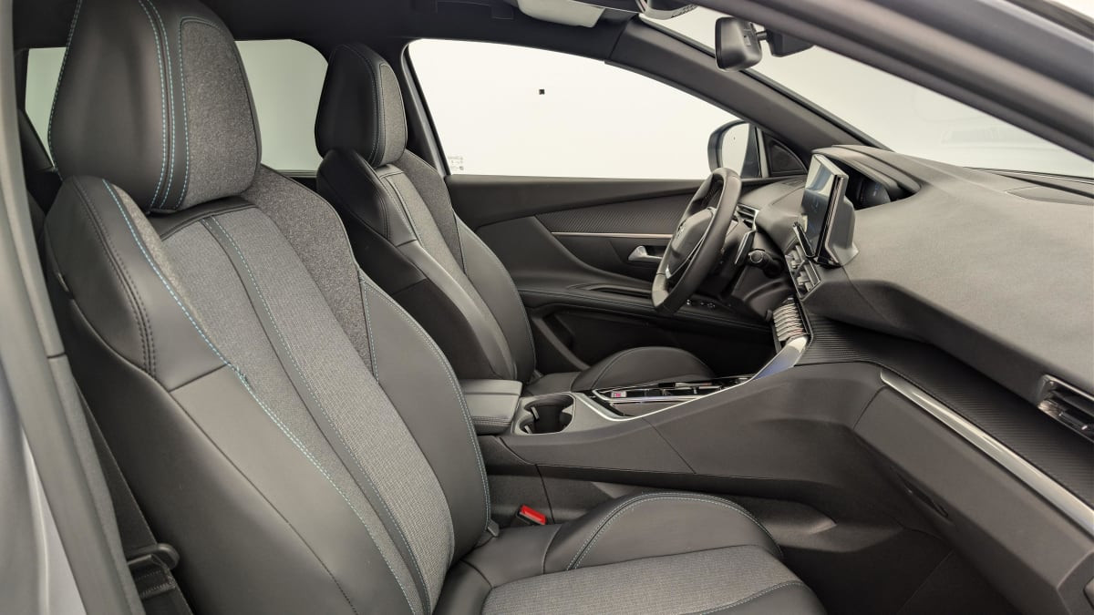 Vente en ligne Peugeot 5008 Hybrid 136 e-DCS6 Allure Pack au prix de 27 480 €