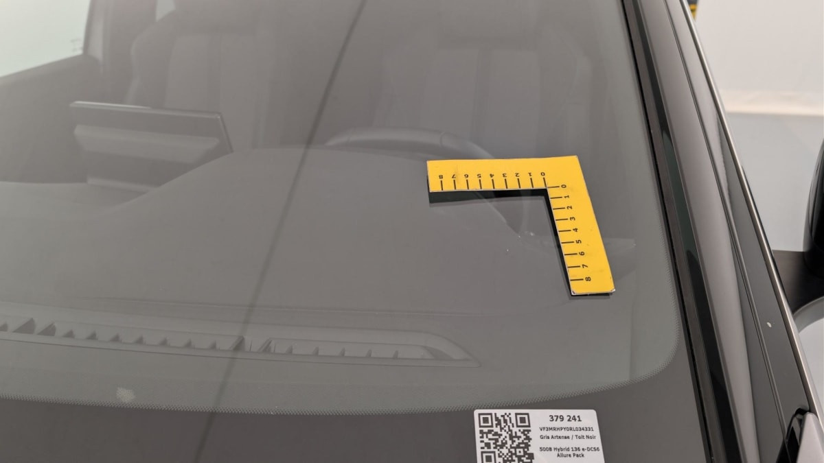 Vente en ligne Peugeot 5008 Hybrid 136 e-DCS6 Allure Pack au prix de 27 480 €