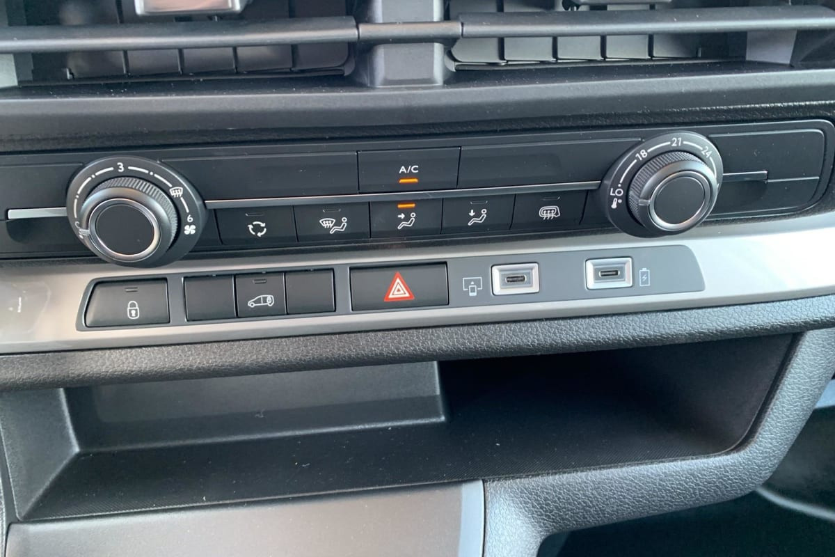 Vente en ligne Citroën Jumpy Fourgon JUMPY FGN M BLUEHDI 120 S S BVM6 au prix de 26 710 €