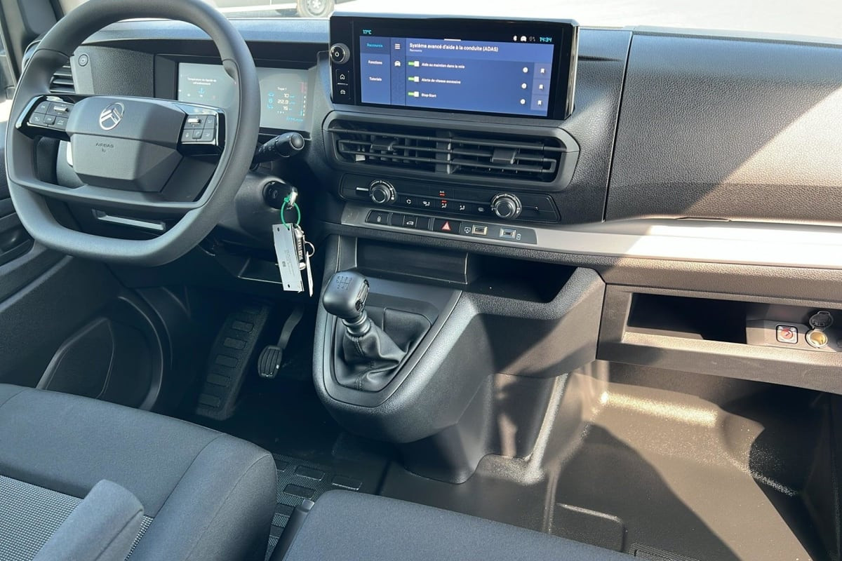 Vente en ligne Citroën Jumpy Fourgon JUMPY FGN M BLUEHDI 120 S S BVM6 au prix de 27 450 €