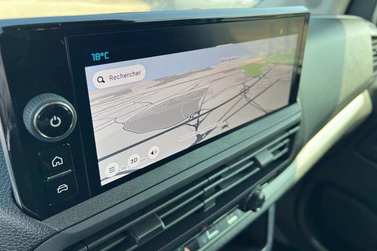 Vente en ligne Citroën Jumpy Fourgon JUMPY FGN M BLUEHDI 120 S S BVM6 au prix de 27 450 €