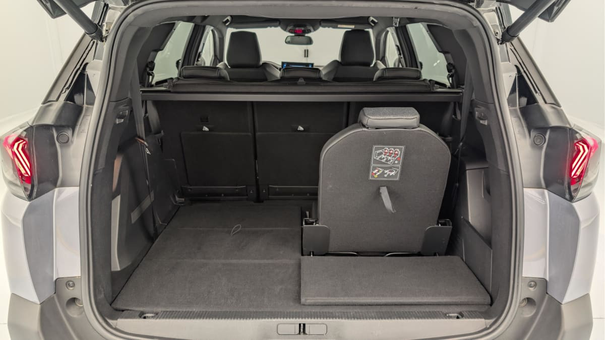 Vente en ligne Peugeot 5008 Hybrid 136 e-DCS6 Allure Pack au prix de 27 480 €