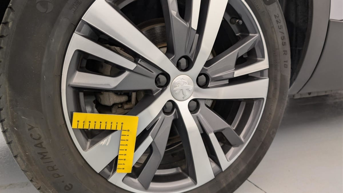 Vente en ligne Peugeot 5008 Hybrid 136 e-DCS6 Allure Pack au prix de 27 480 €