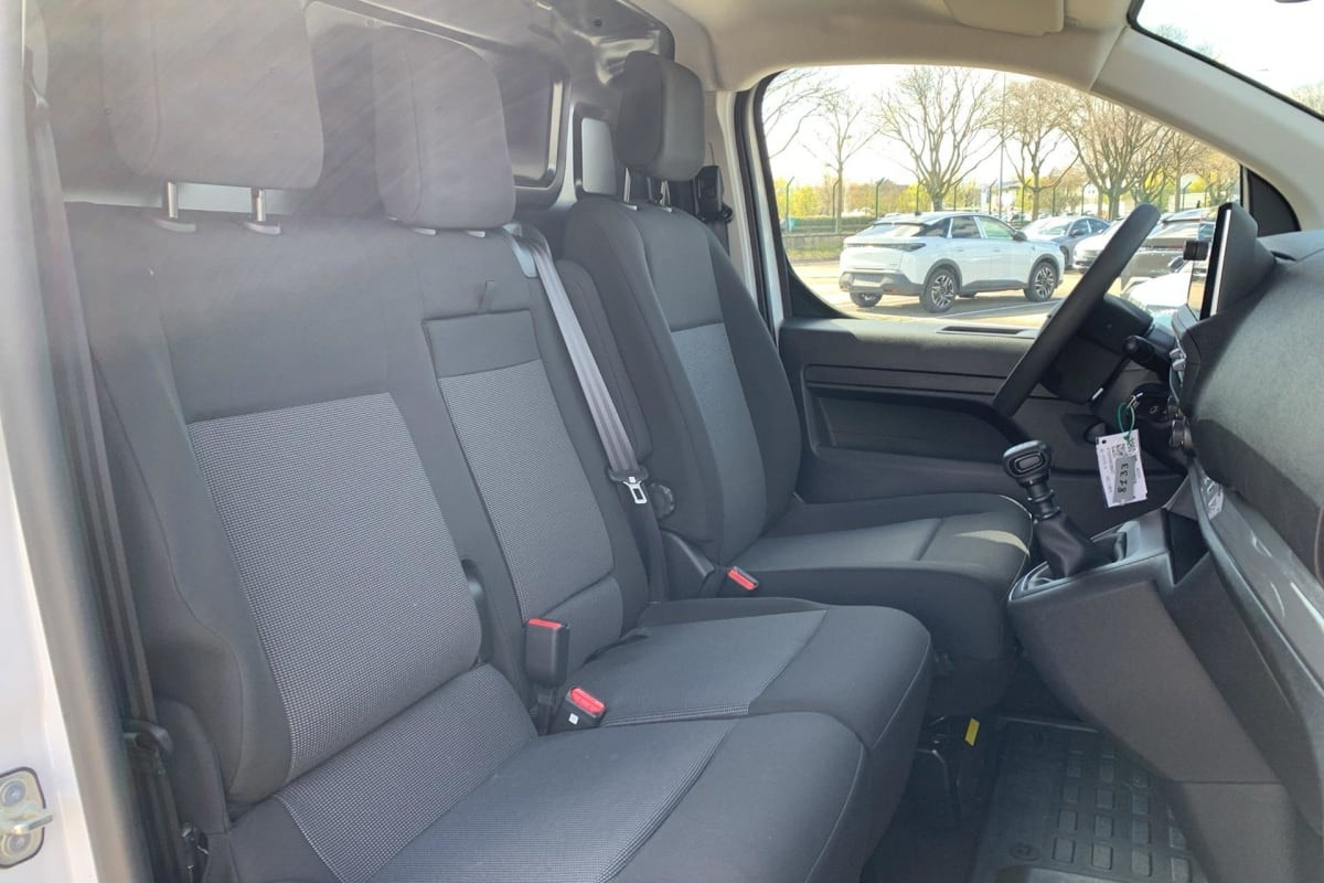 Vente en ligne Citroën Jumpy Fourgon JUMPY FGN M BLUEHDI 120 S S BVM6 au prix de 26 710 €