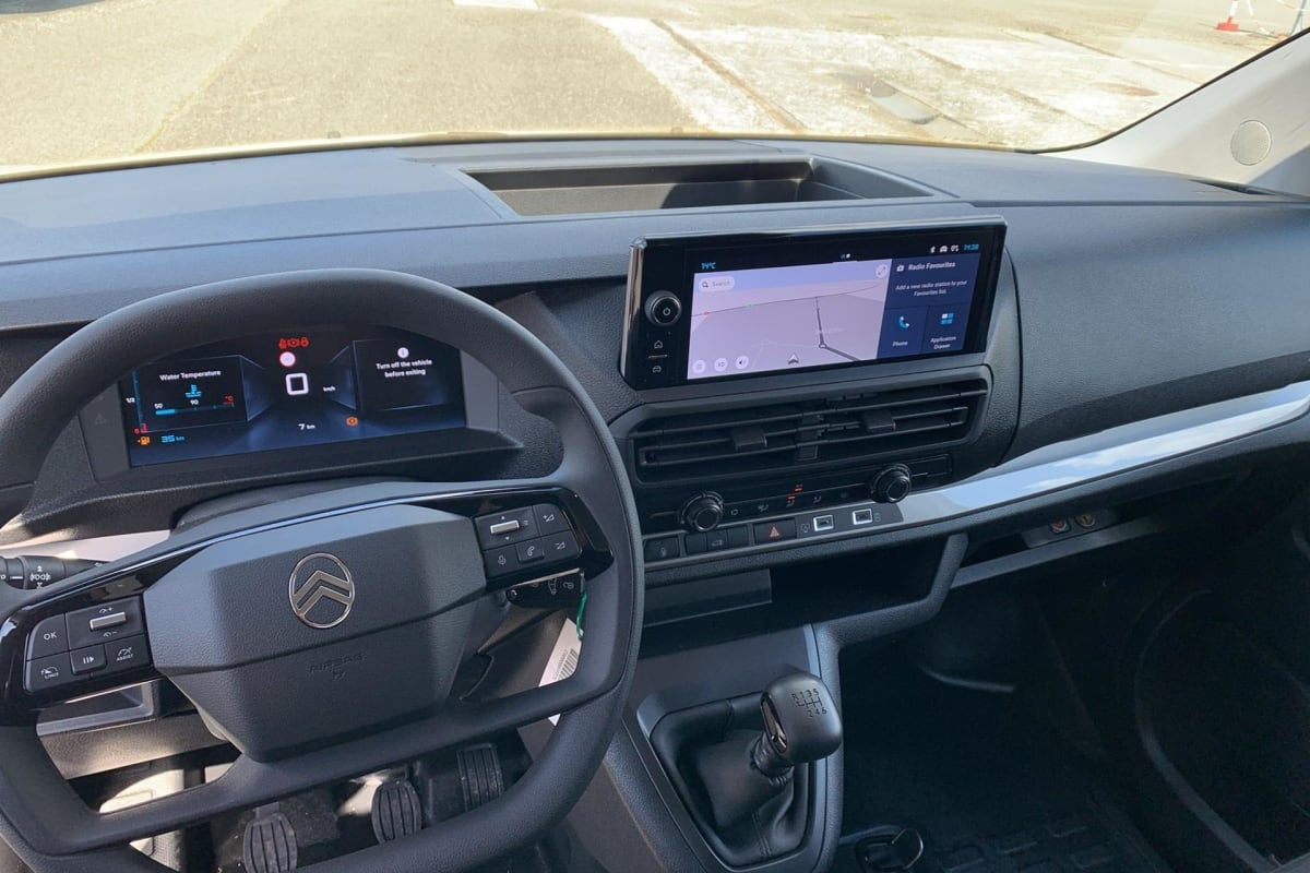 Vente en ligne Citroën Jumpy Fourgon JUMPY FGN M BLUEHDI 120 S S BVM6 au prix de 26 710 €