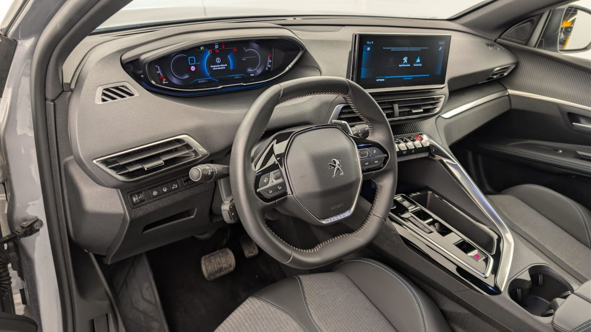 Vente en ligne Peugeot 5008 Hybrid 136 e-DCS6 Allure Pack au prix de 27 480 €