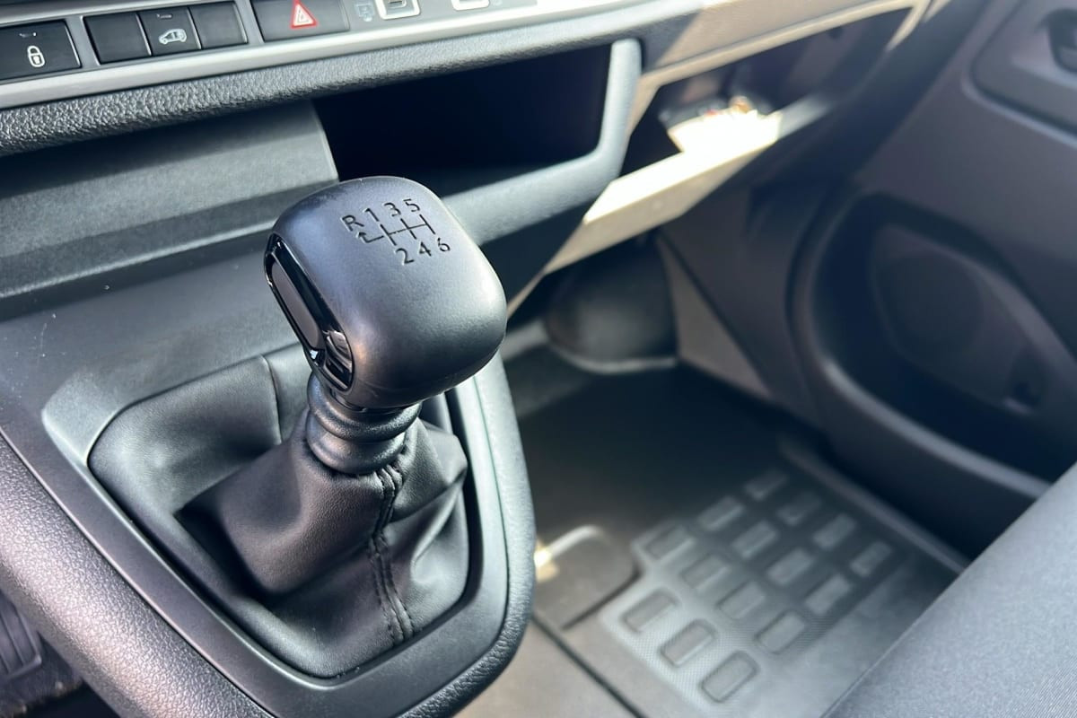 Vente en ligne Citroën Jumpy Fourgon JUMPY FGN M BLUEHDI 120 S S BVM6 au prix de 27 450 €