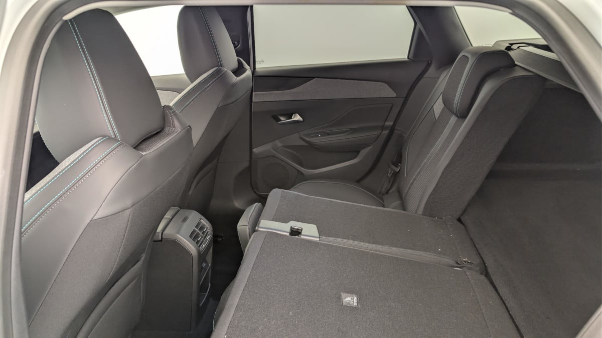 Vente en ligne Peugeot 308 SW Hybrid 145 e-DCS6 Allure au prix de 25 530 €