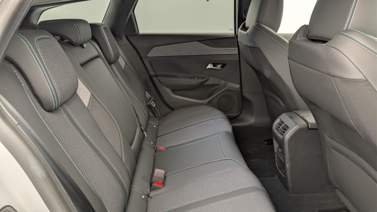 Vente en ligne Peugeot 308 SW Hybrid 145 e-DCS6 Allure au prix de 25 530 €