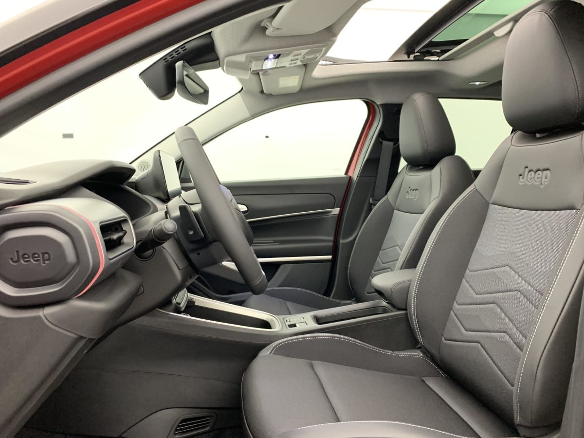 Vente en ligne Jeep Avenger 1.2 Turbo T3 110 ch e-Hybrid BVR6 Summit au prix de 27 280 €