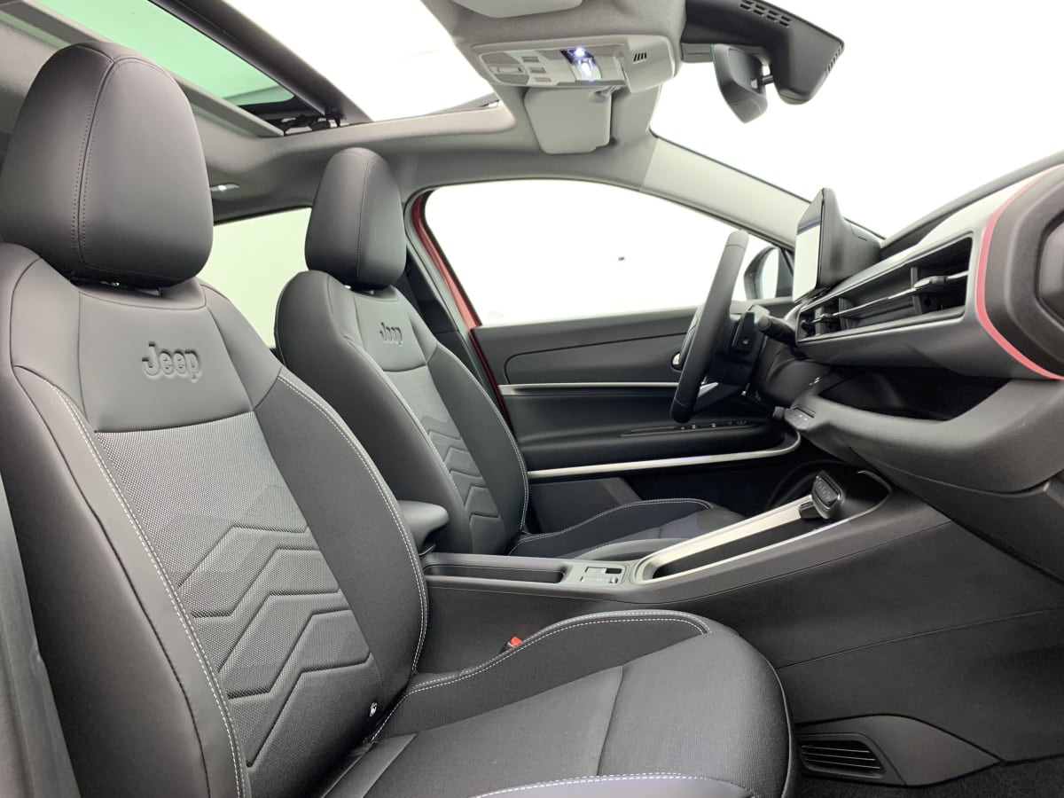 Vente en ligne Jeep Avenger 1.2 Turbo T3 110 ch e-Hybrid BVR6 Summit au prix de 27 280 €