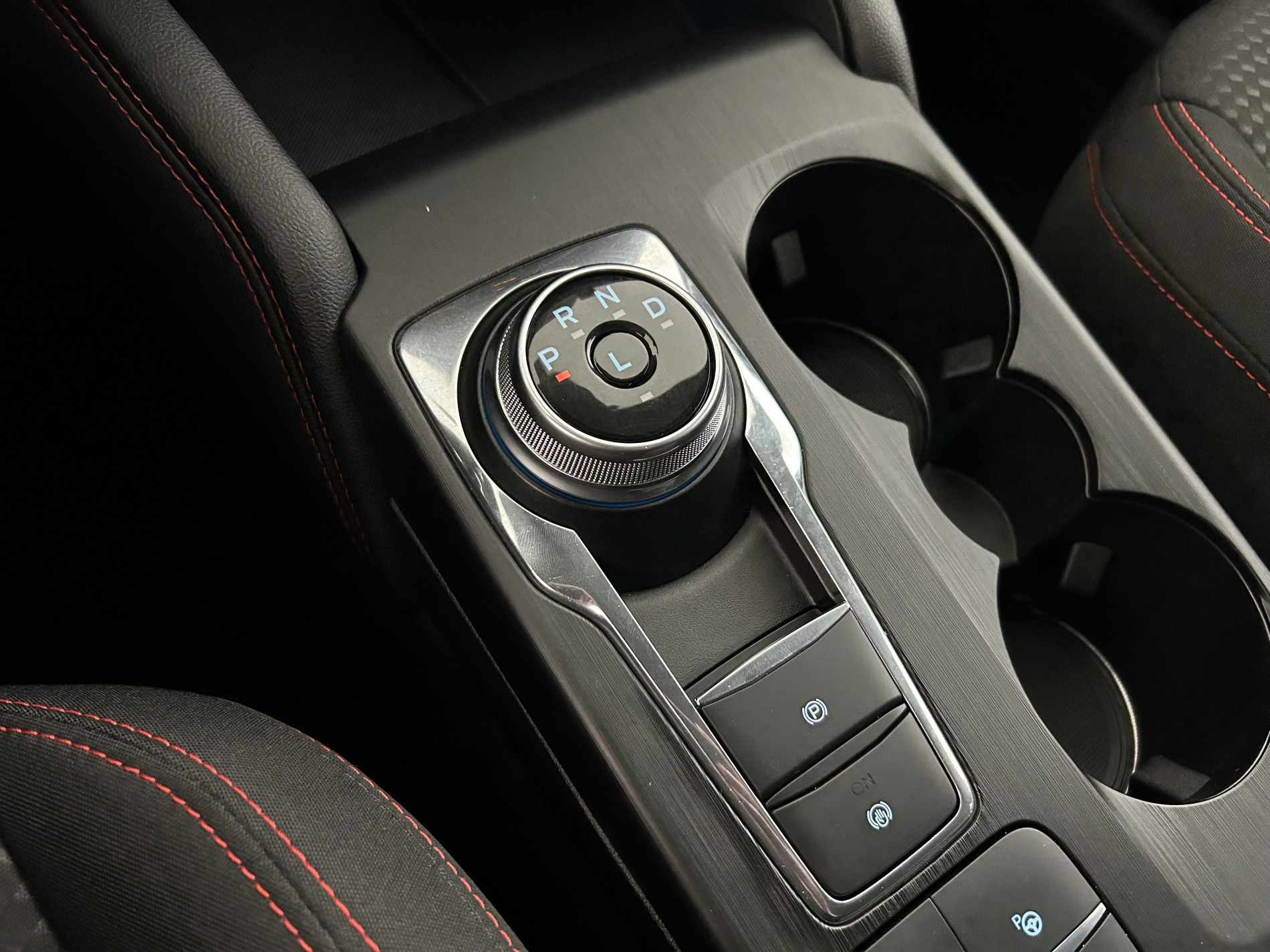 Vente en ligne Ford Kuga 2.5 Duratec 225ch PHEV ST-Line BVA au prix de 20 790 €