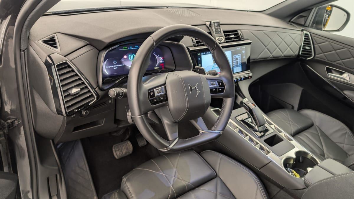 Vente en ligne Ds DS7 Crossback Hybride Rechargeable E-Tense 300 EAT8 4x4 Rivoli au prix de 36 340 €