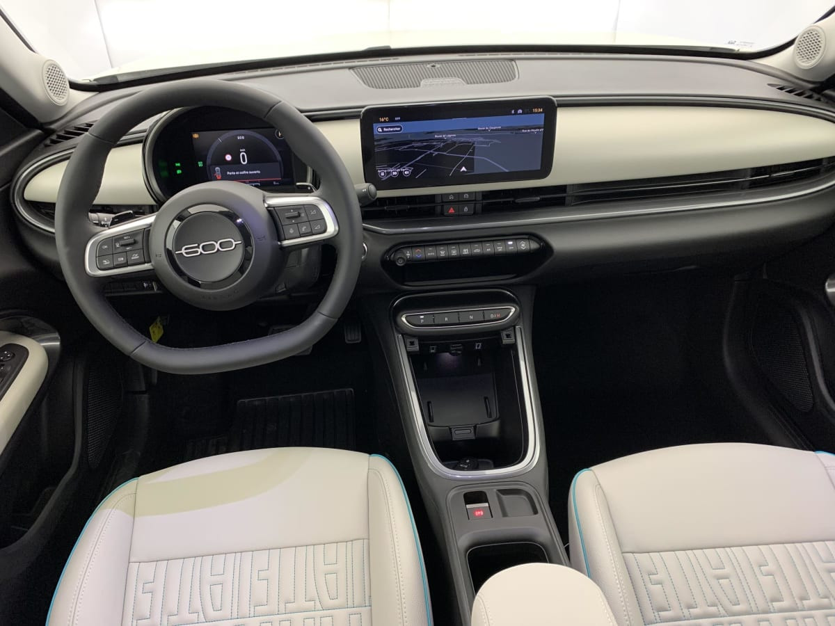 Vente en ligne Fiat 600e T-Gen 3 1.2 Hybrid 145ch eDCT6 La Prima au prix de 24 810 €