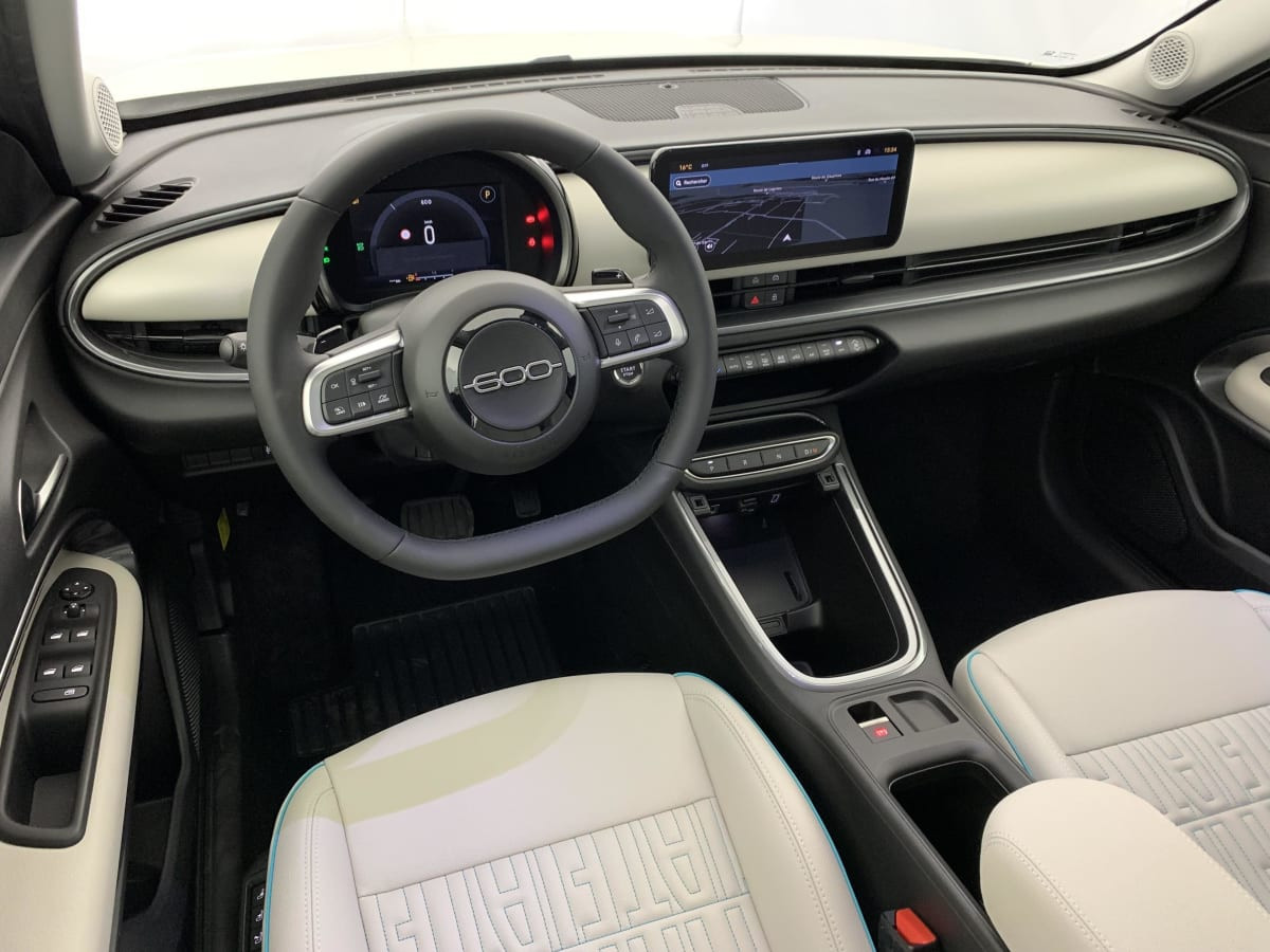 Vente en ligne Fiat 600e T-Gen 3 1.2 Hybrid 145ch eDCT6 La Prima au prix de 24 810 €