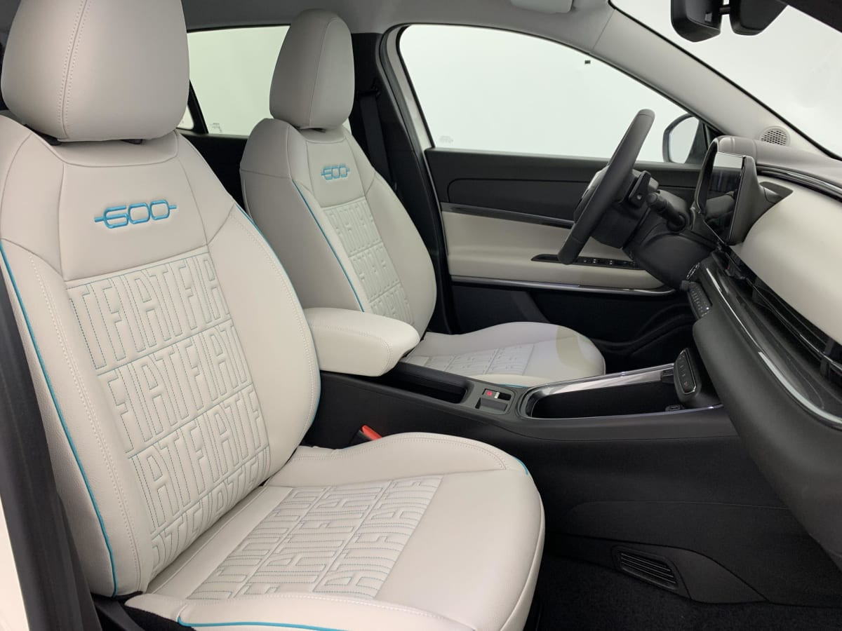 Vente en ligne Fiat 600e T-Gen 3 1.2 Hybrid 145ch eDCT6 La Prima au prix de 24 810 €