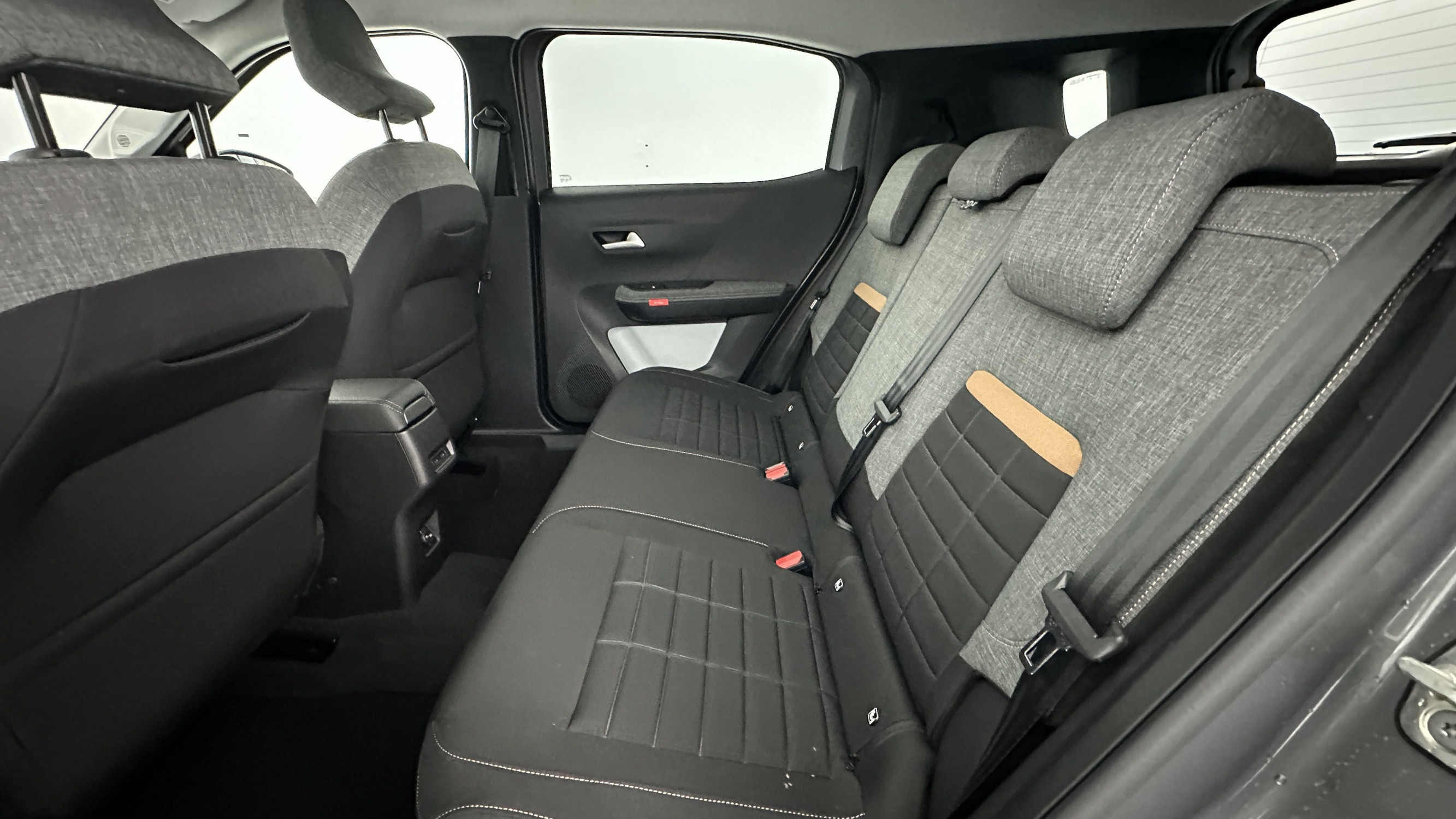 Vente en ligne Citroën C3 Aircross C3 AIRCROSS 1.2 Hybride 145ch Plus e-DCS6 au prix de 23 300 €