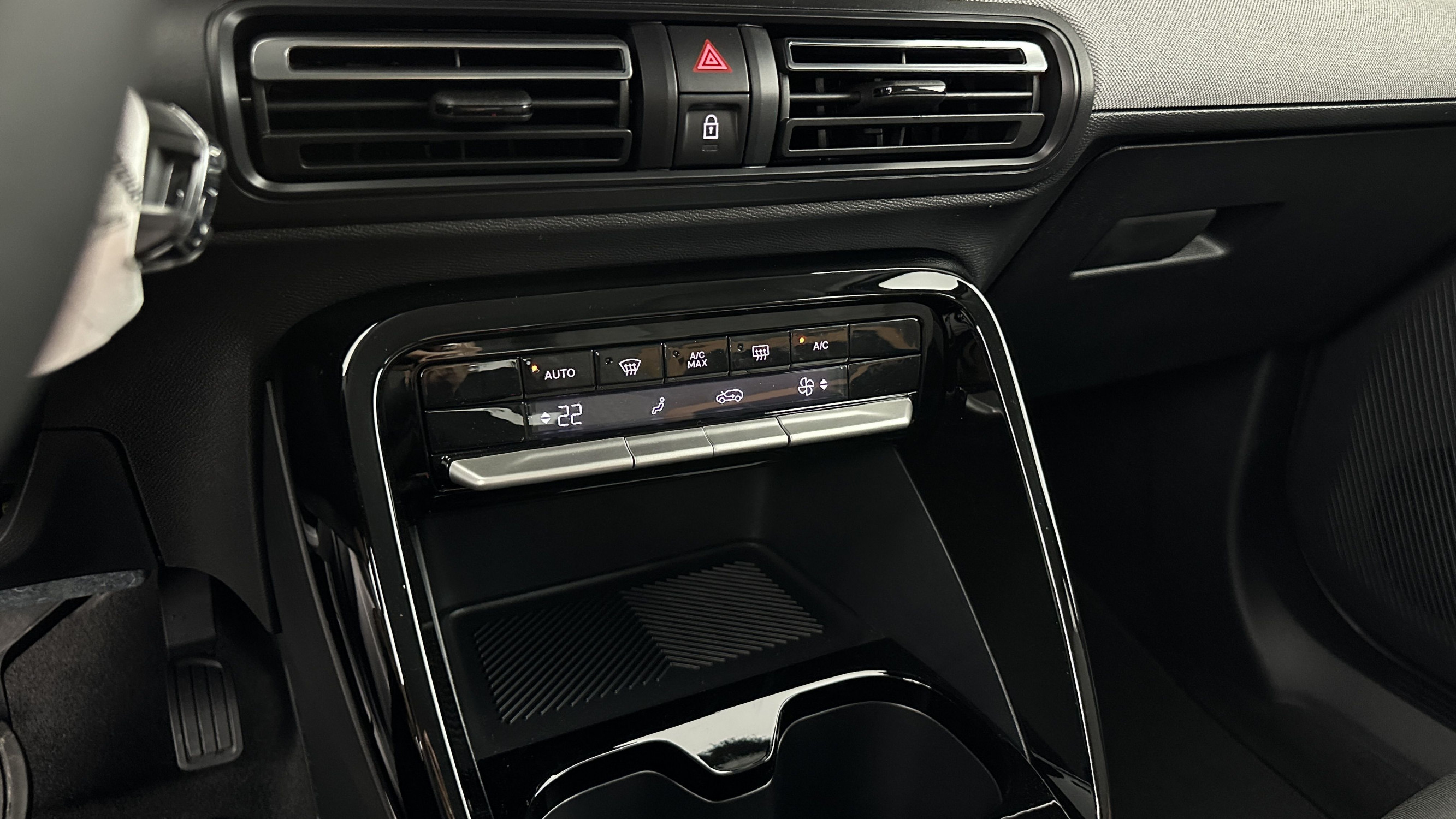 Vente en ligne Citroën C3 Aircross C3 AIRCROSS 1.2 Hybride 145ch Plus e-DCS6 au prix de 23 300 €