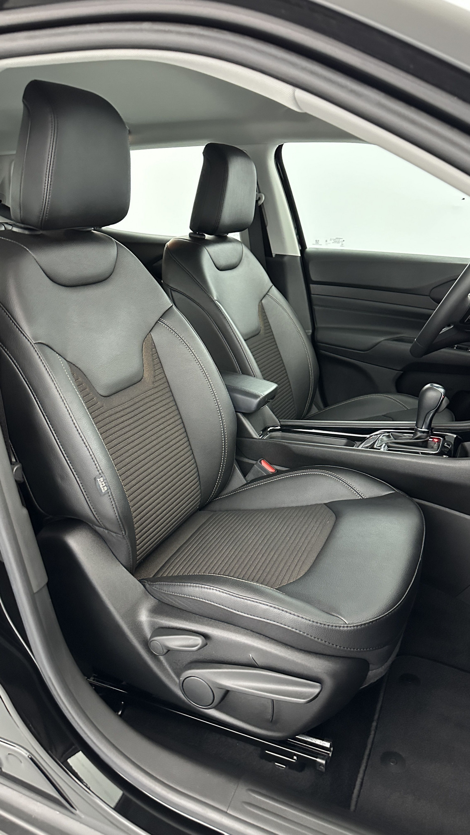 Vente en ligne Jeep Compass COMPASS II 1.3 T4 240ch PHEV 4xe Overland AT6 eAWD au prix de 27 500 €