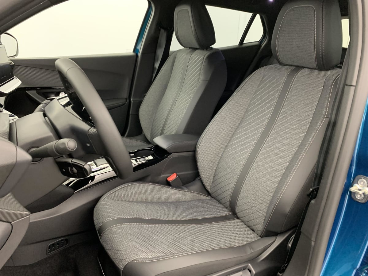 Vente en ligne Peugeot 2008 Hybrid 145 e-DCS6 Allure au prix de 24 380 €