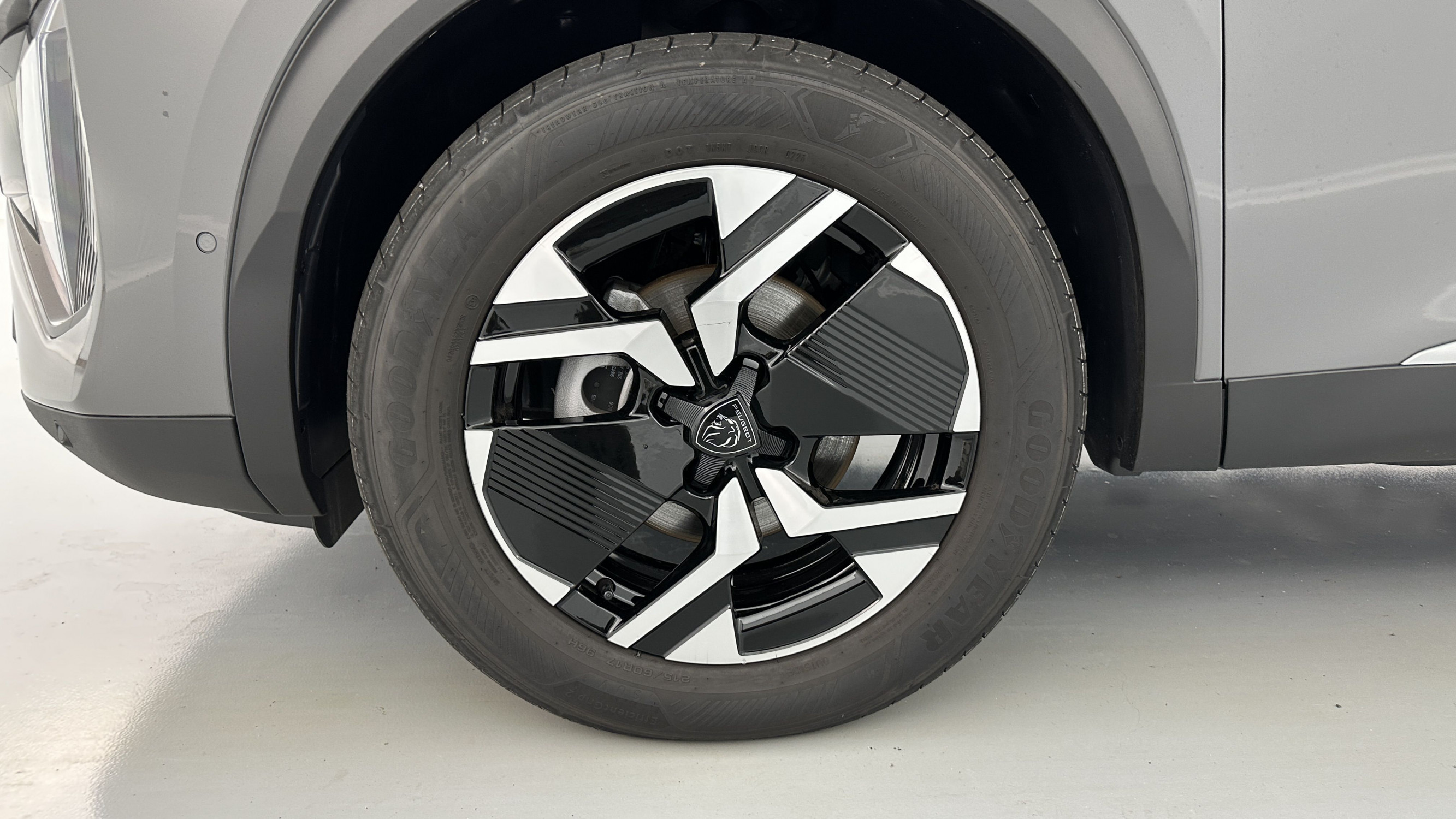 Vente en ligne Peugeot 2008 2008 1.2 PureTech 100ch Allure au prix de 21 500 €