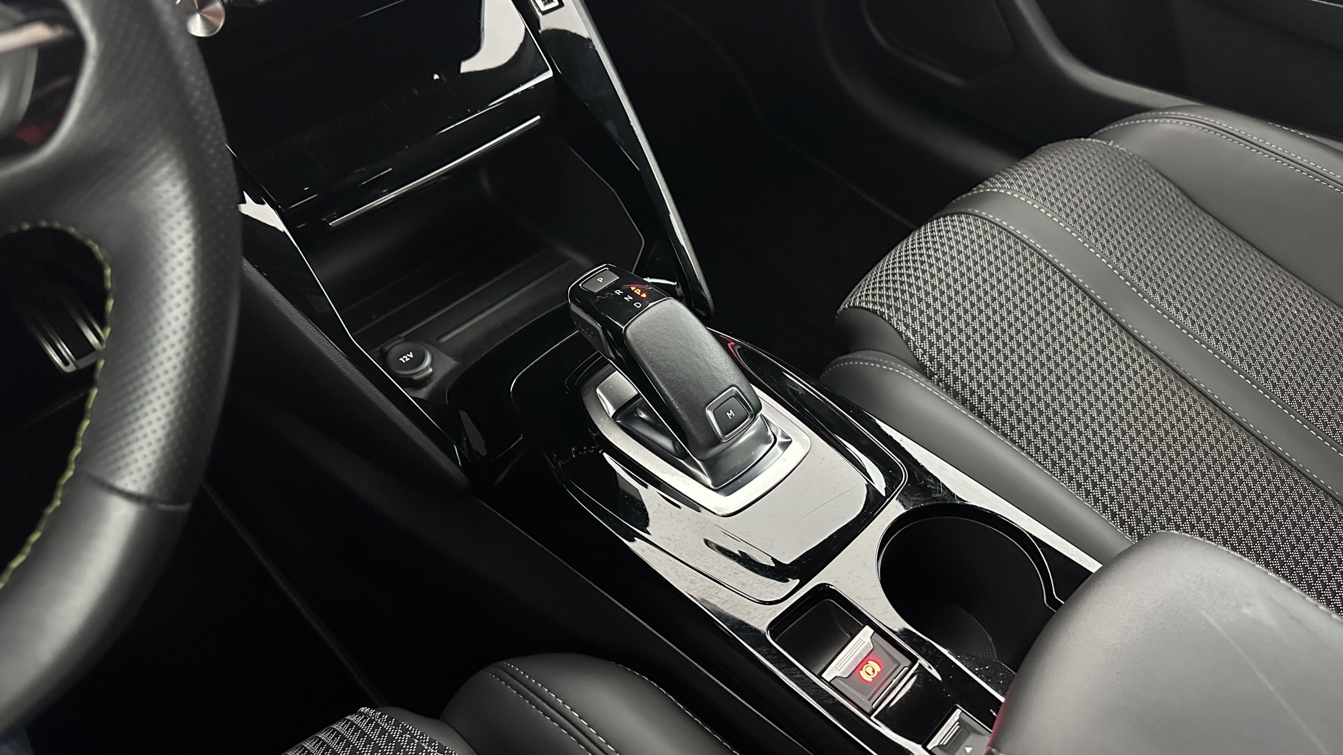 Vente en ligne Peugeot 208 208 II 1.2 PureTech 100ch GT EAT8 au prix de 19 510 €