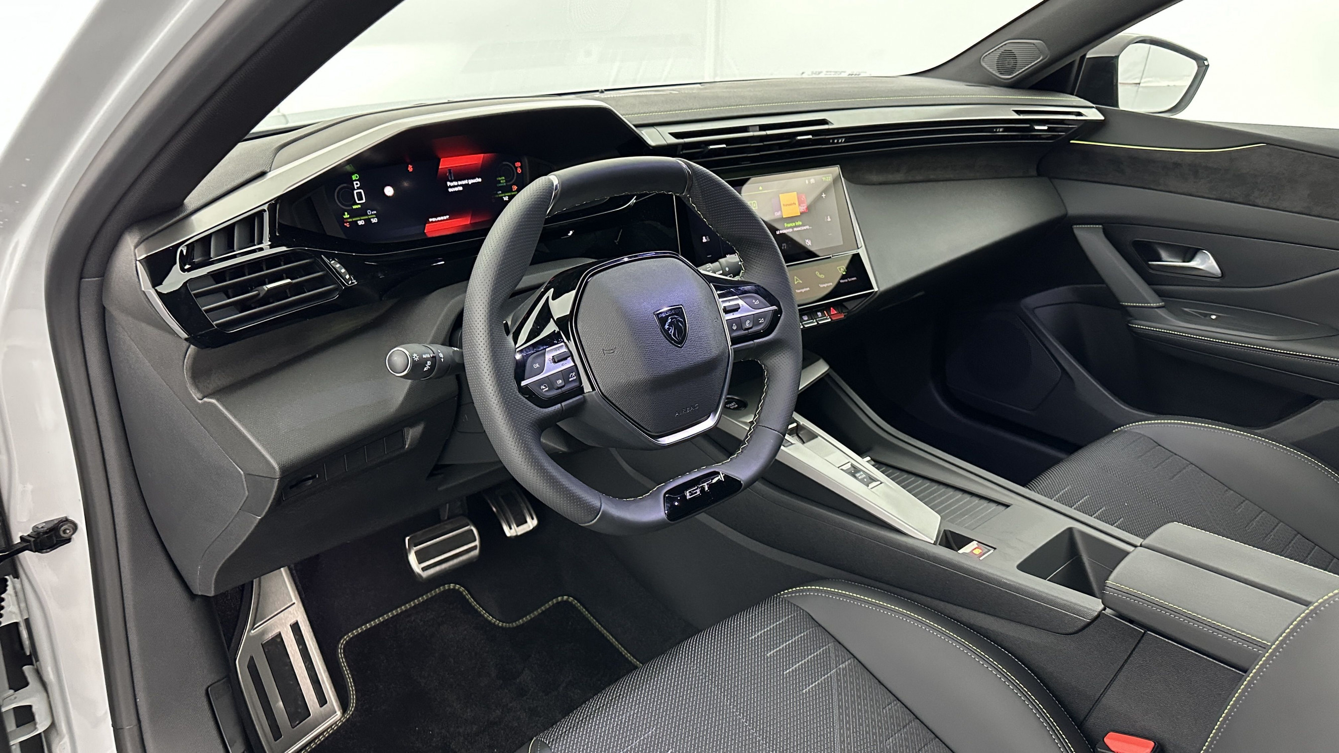 Vente en ligne Peugeot 308 308 III(2) 1.2 Hybrid 145ch GT e-DCS6 au prix de 29 710 €
