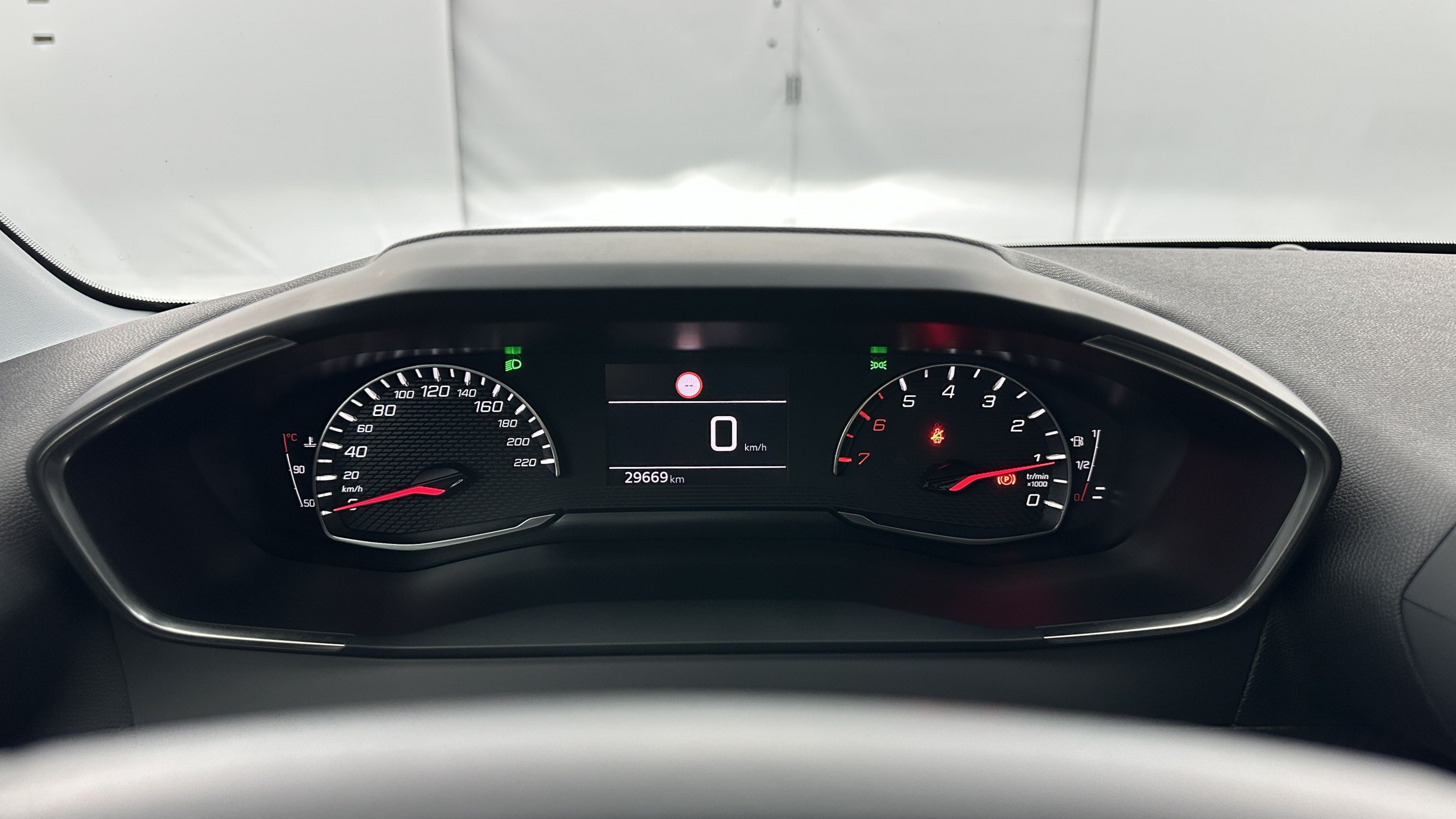 Vente en ligne Peugeot 208 208 II 1.2 PureTech 75ch Active Pack au prix de 15 500 €
