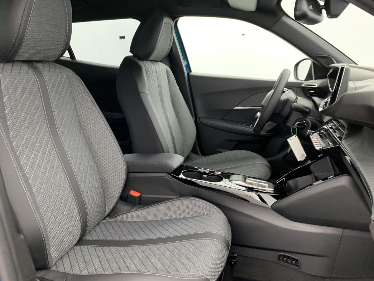 Vente en ligne Peugeot 2008 Hybrid 145 e-DCS6 Allure au prix de 24 380 €