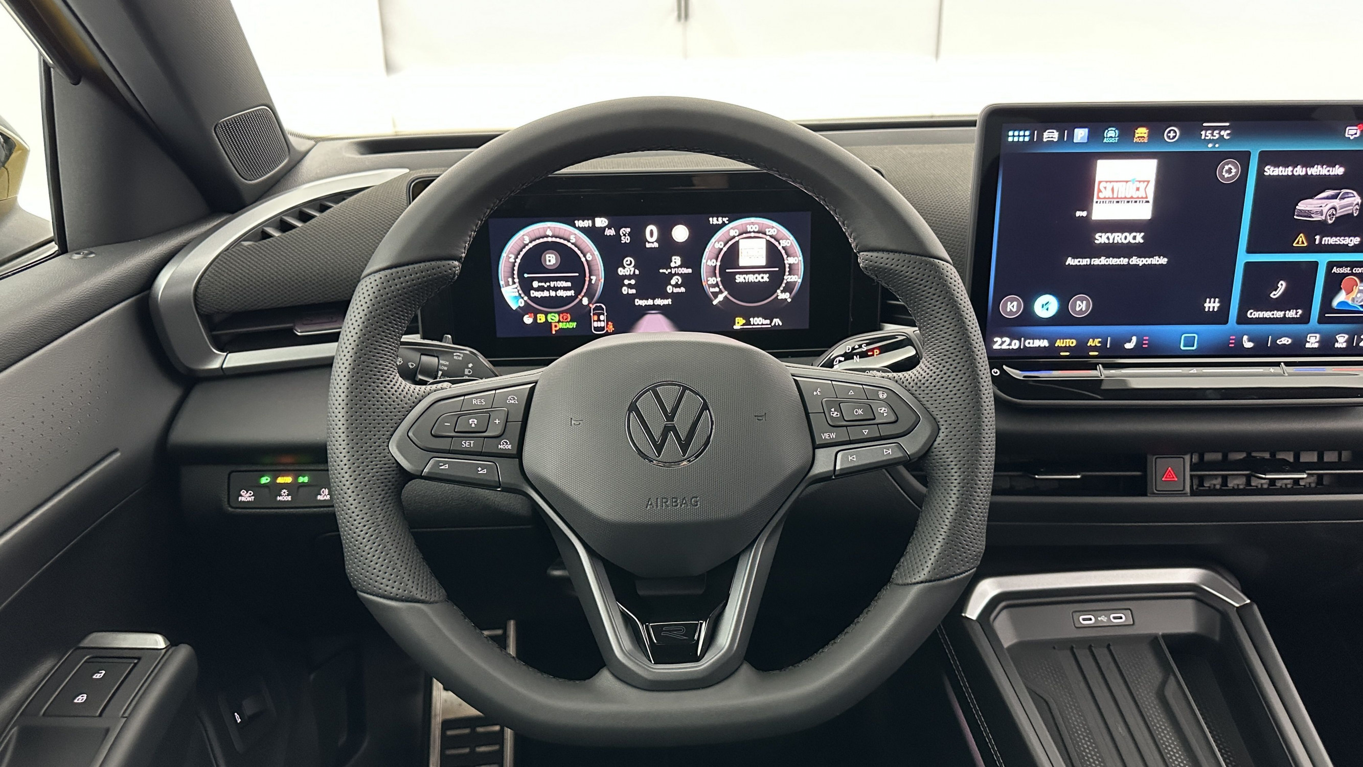 Vente en ligne Volkswagen T-Roc T-ROC 1.5 eTSI EVO2 Hybrid 150ch R-Line DSG7 au prix de 37 600 €