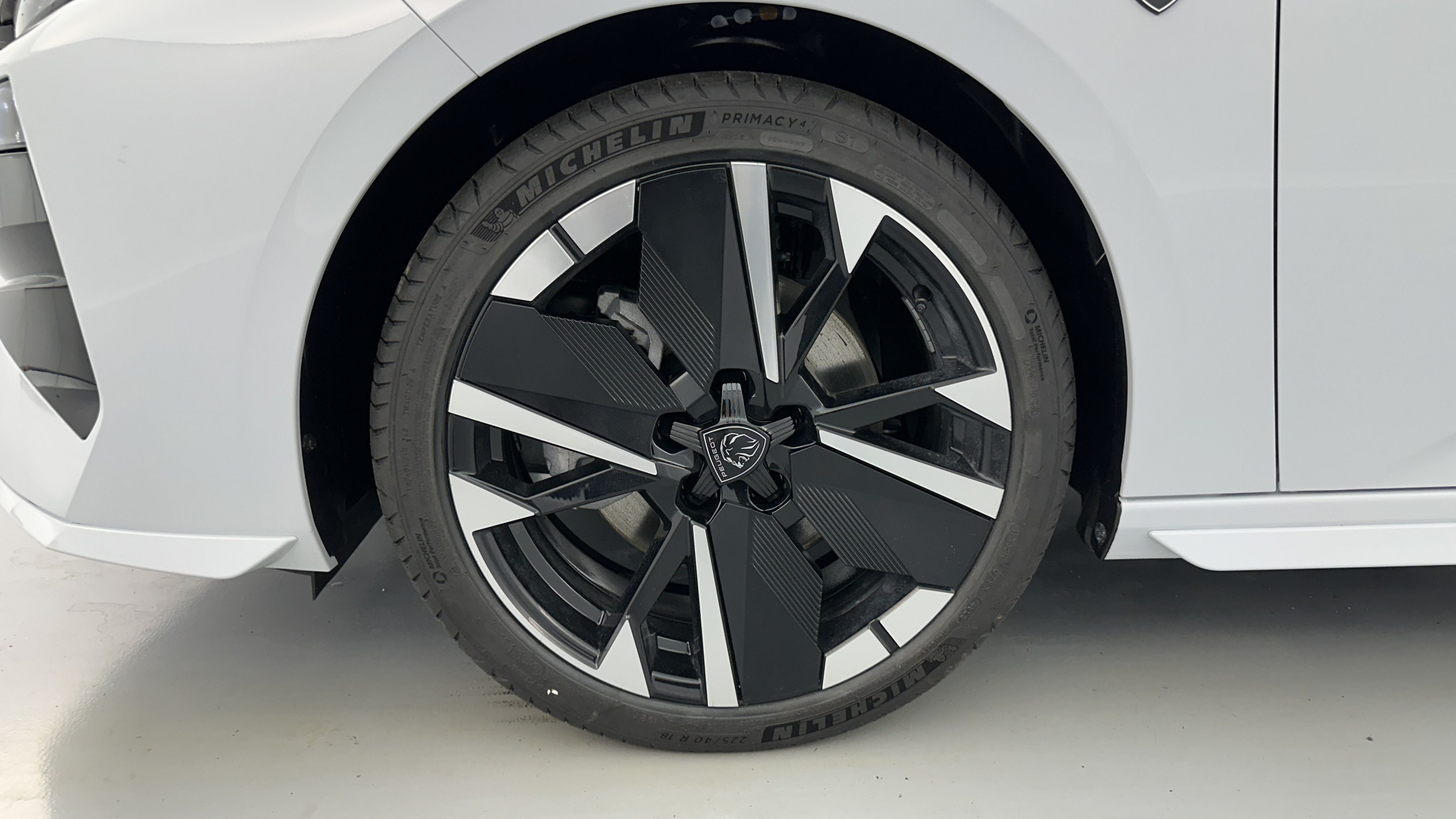Vente en ligne Peugeot 308 308 III(2) 1.2 Hybrid 145ch GT e-DCS6 au prix de 29 710 €